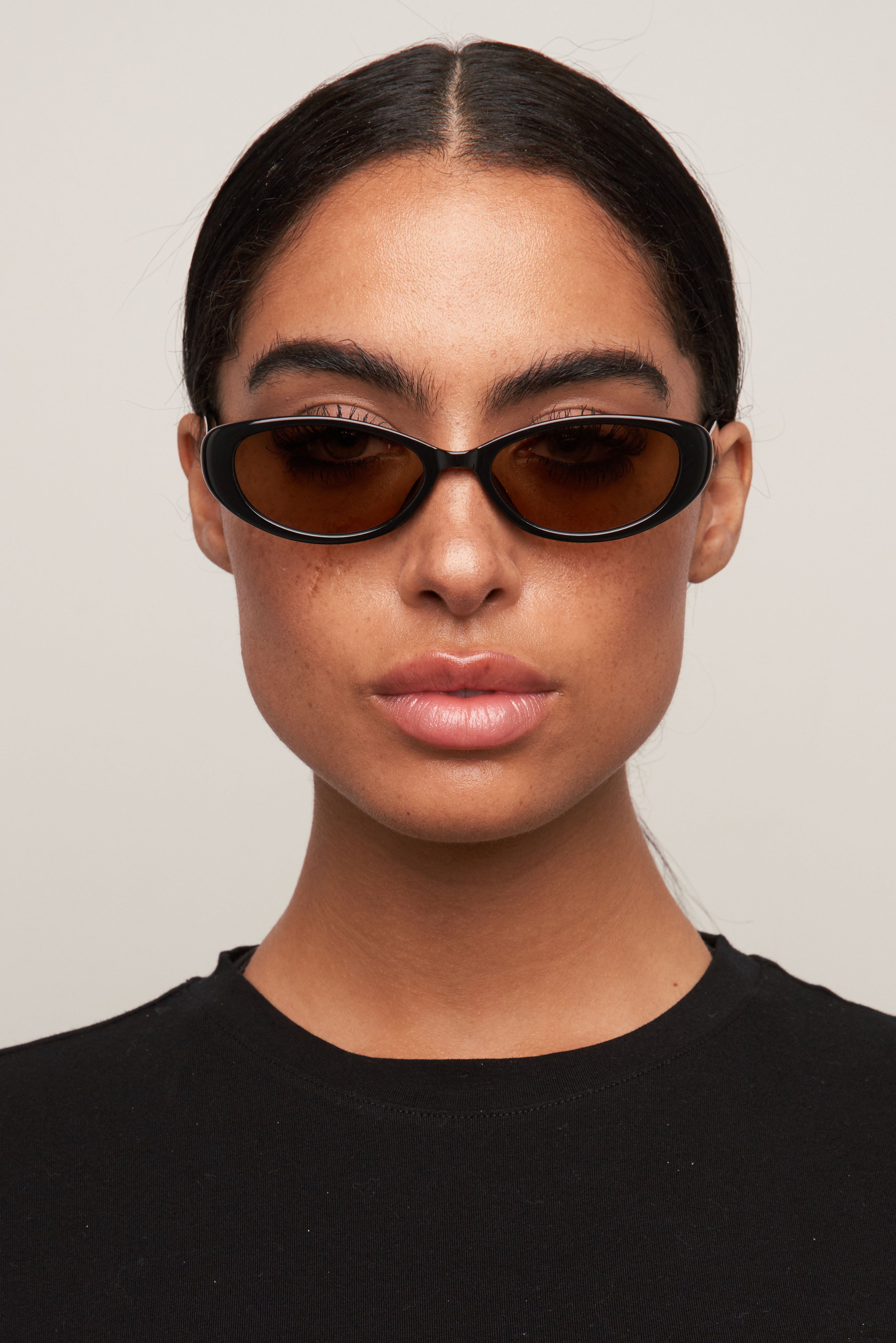 【オミオミ】サイドスリットVネックプルオーバー   CAMEL Cami - Black/ Brown – Otra Eyewear