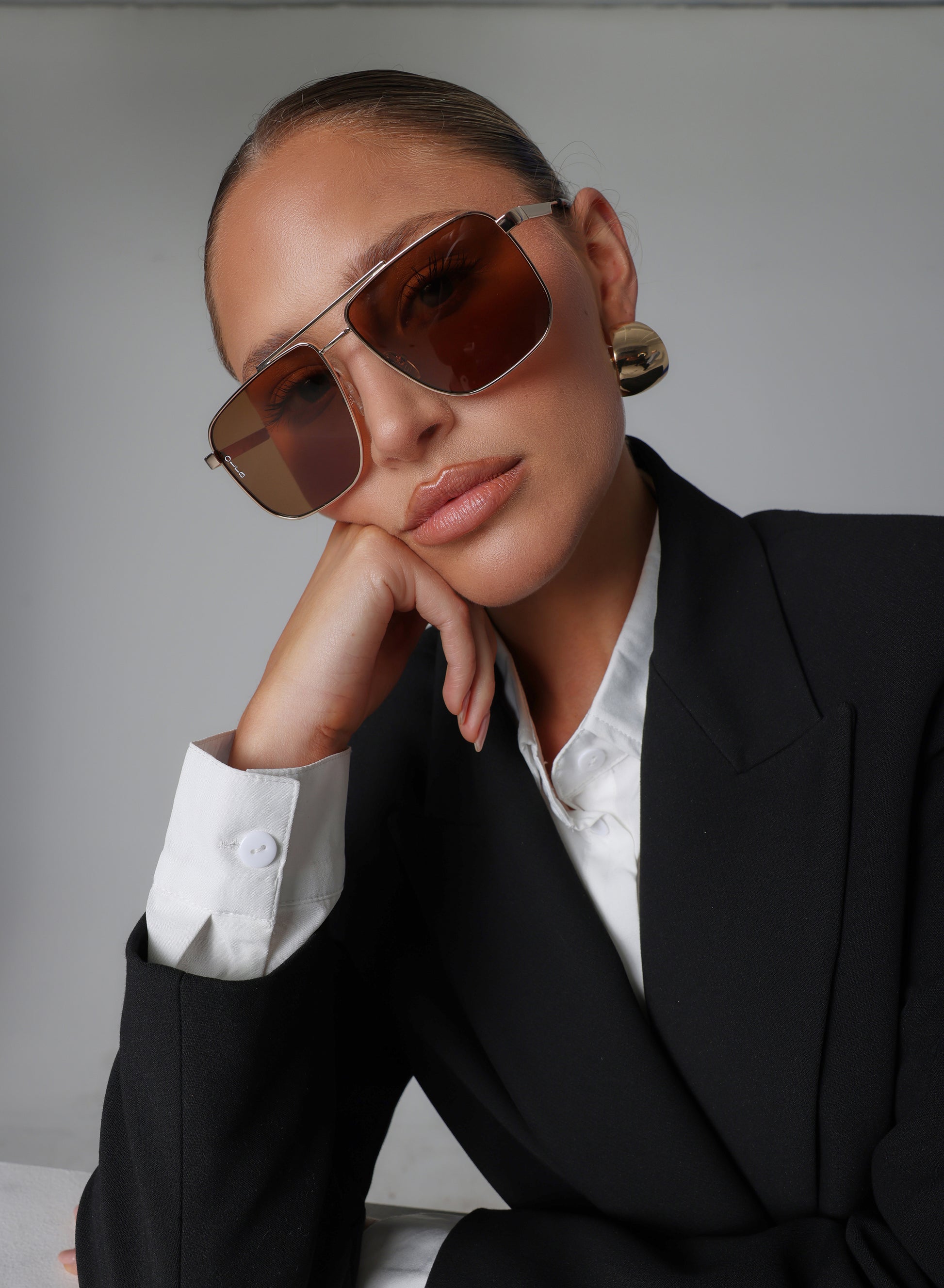 Sorrento gold sunglasses on-model