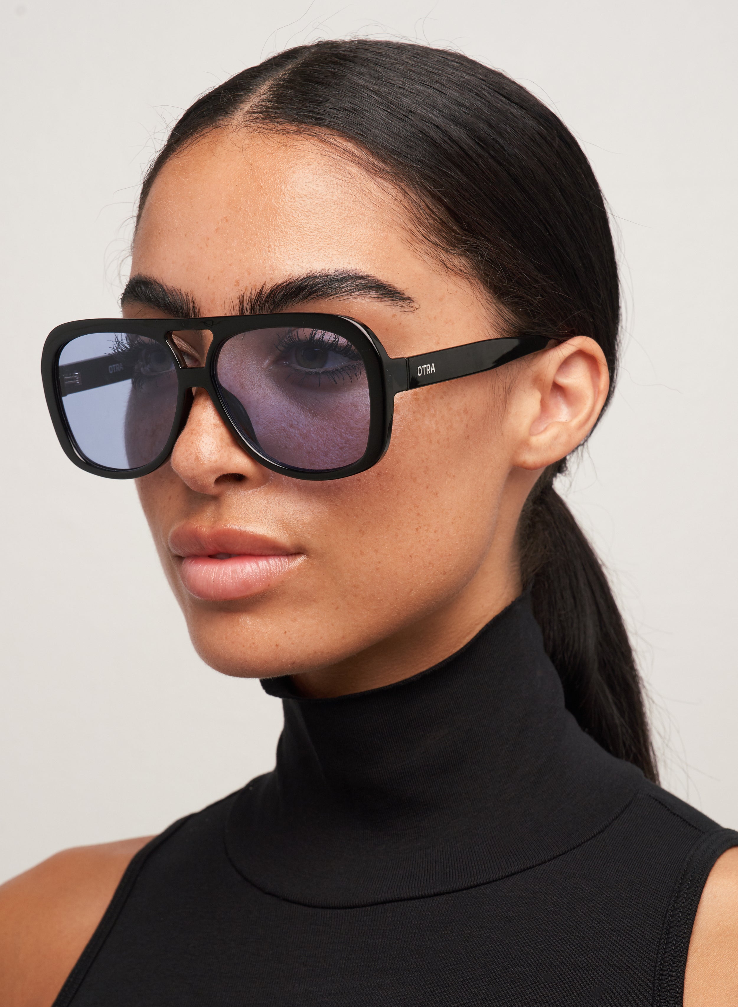 Yara - Black/ Light Blue