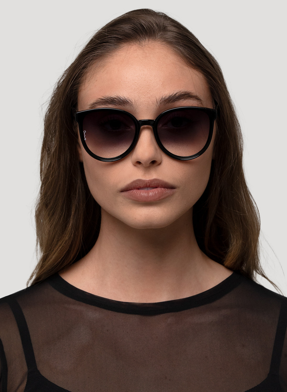 Model view of Dali oversized round sunglasses in black