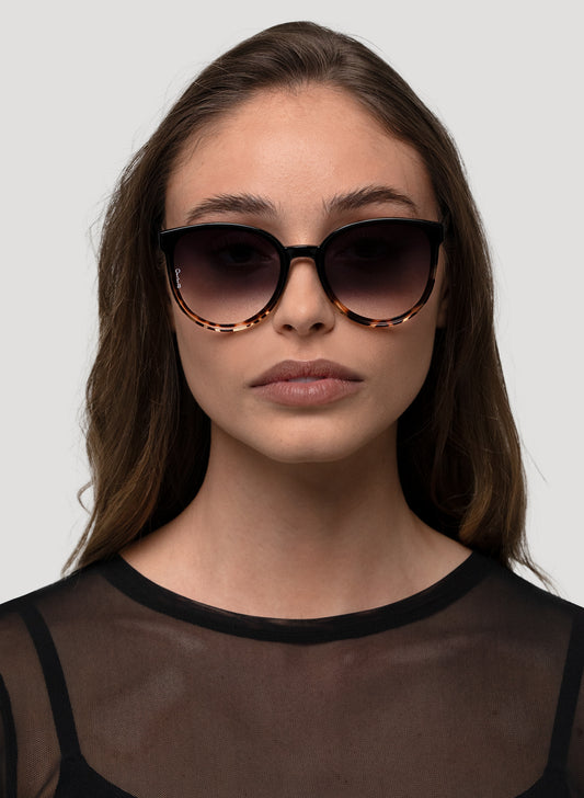 Model Wearing Oversized Dali sunglasses in tortoiseshell