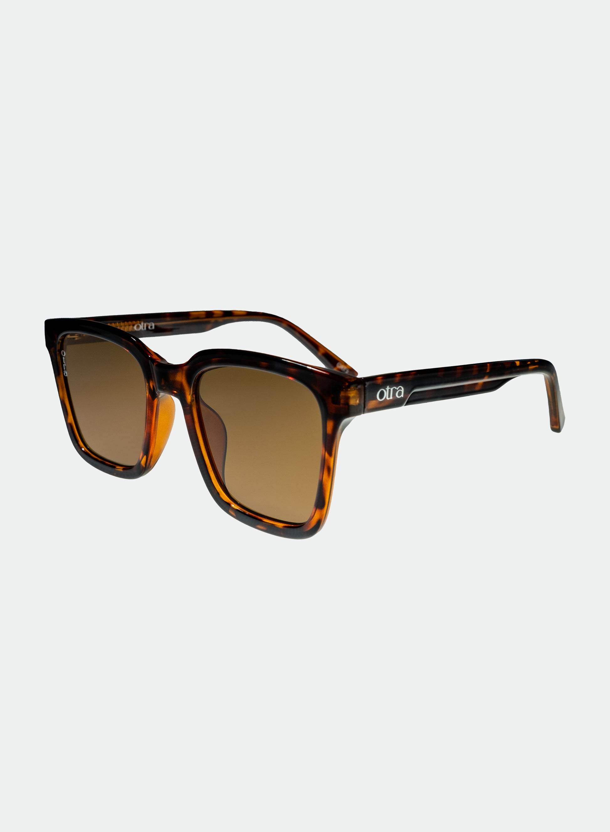 Side view of Fyn sunglasses in brown tortoiseshell