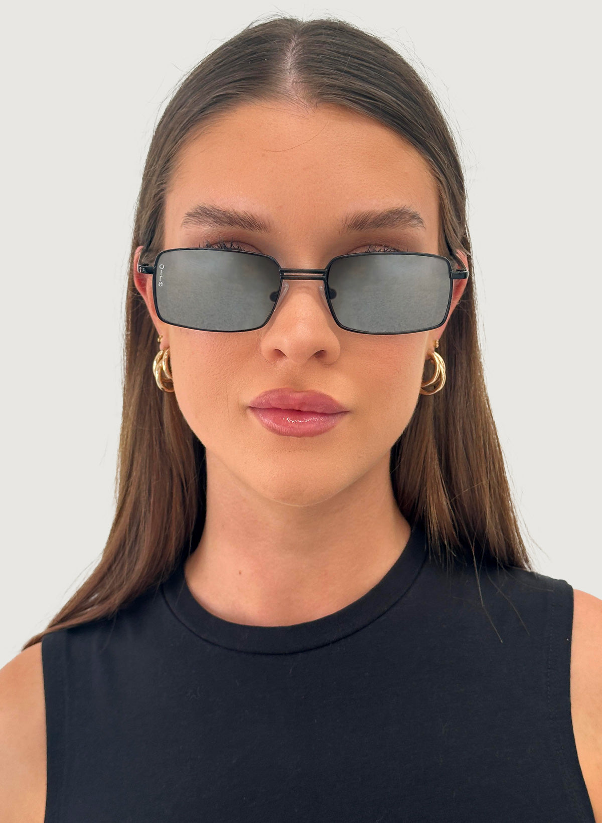 Model wearing Ila small rectangle sunglasses in black