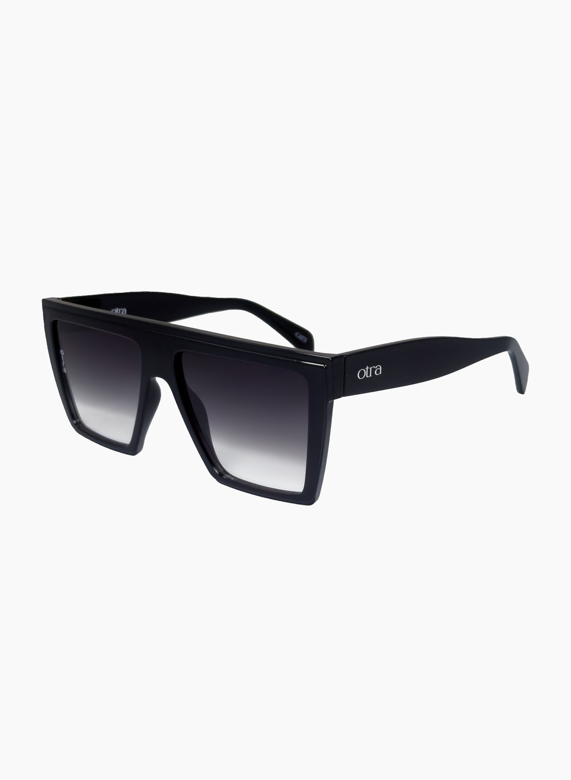 Side view of Ollie oversized shield sunglasses in black