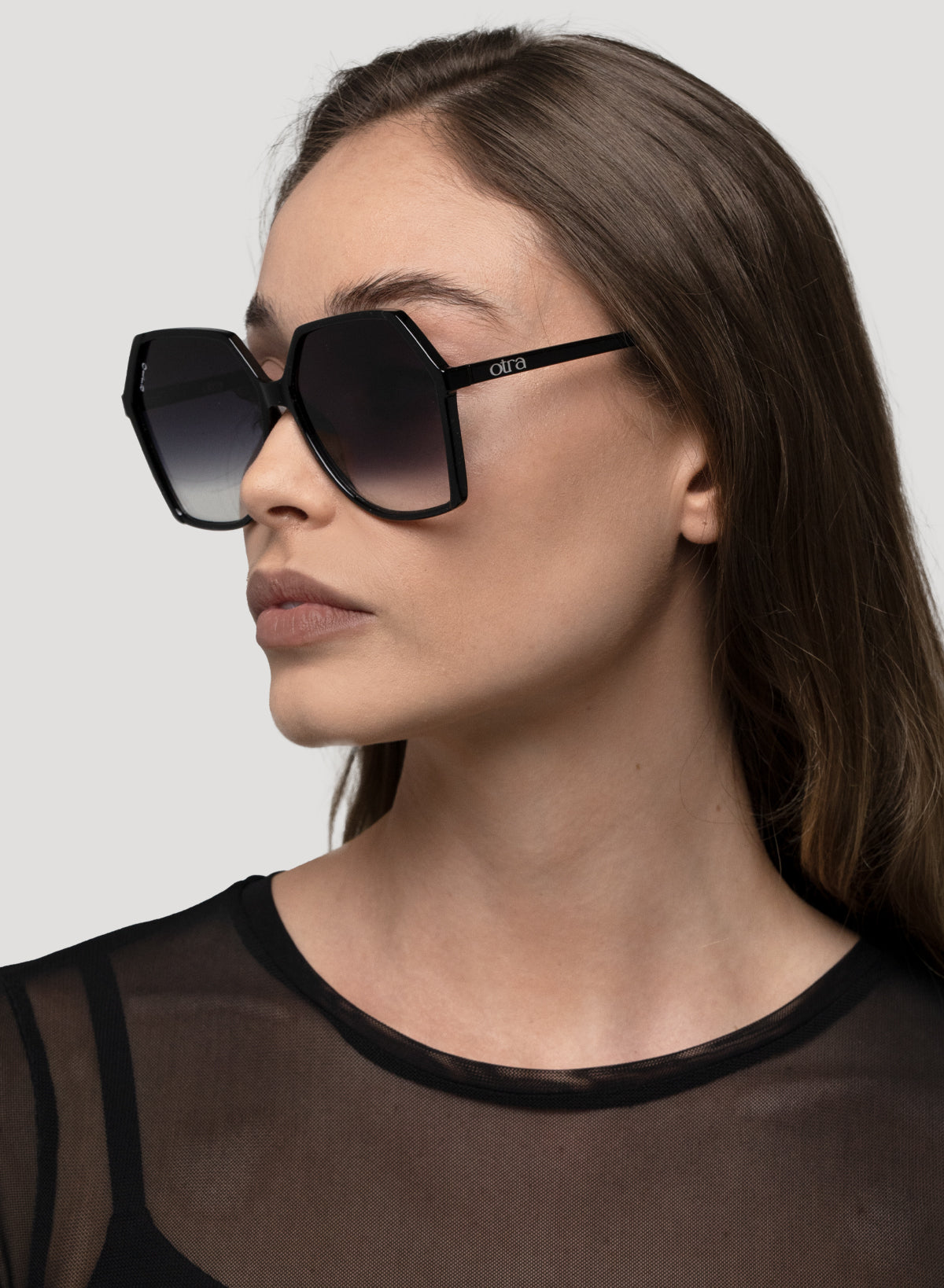 Side view of Virgo oversized sunglasses in black 