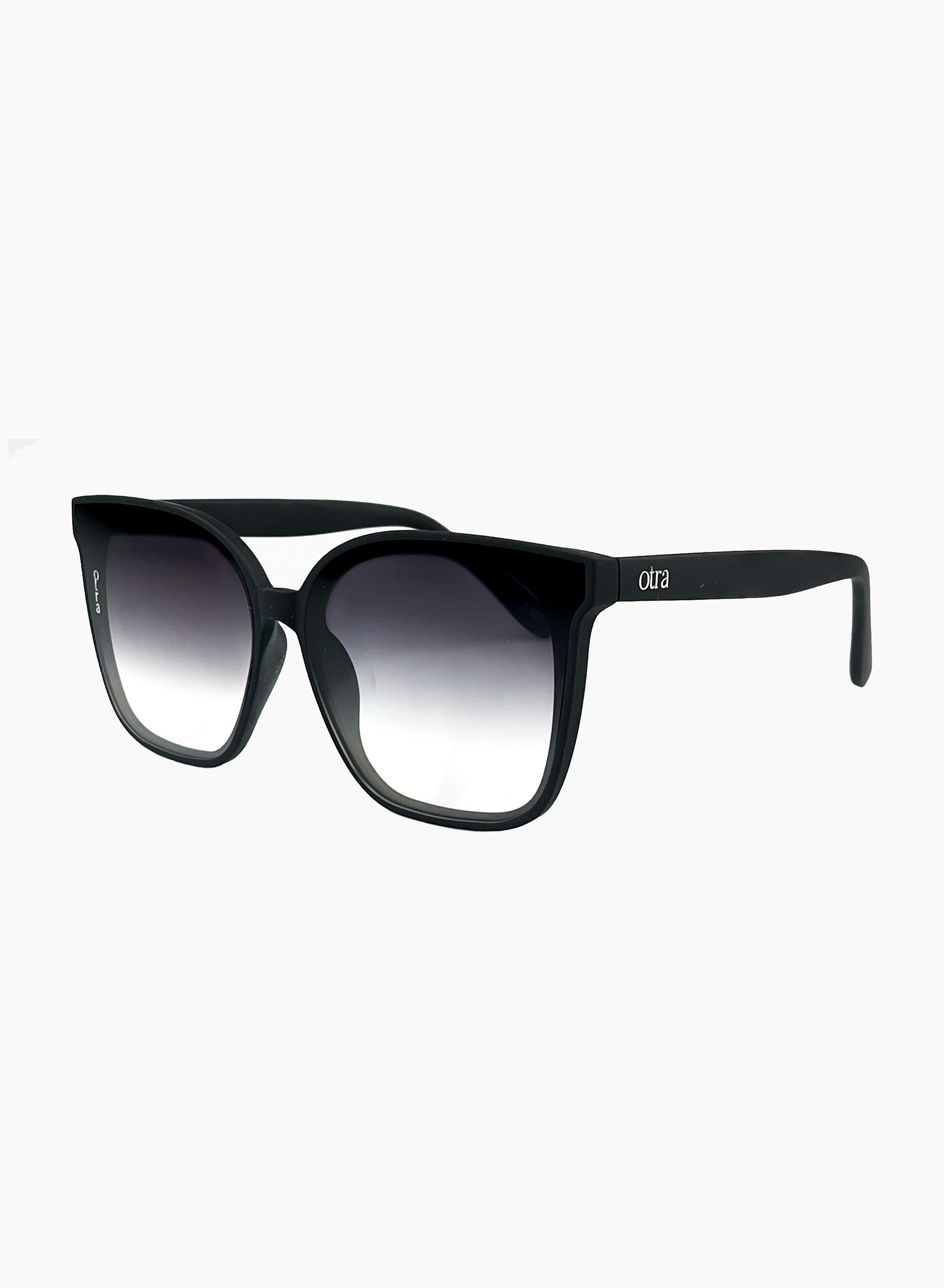 Side view of Oversized Betty wayfarer sunglasses in black