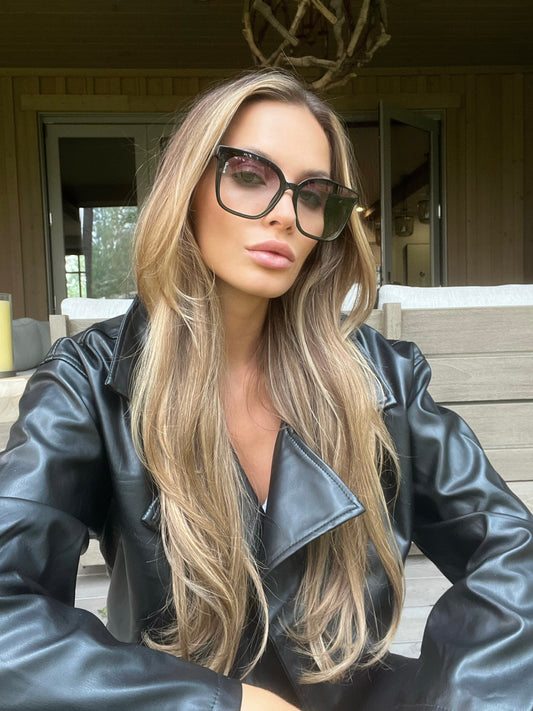 Model wearing Oversized Betty wayfarer sunglasses in black