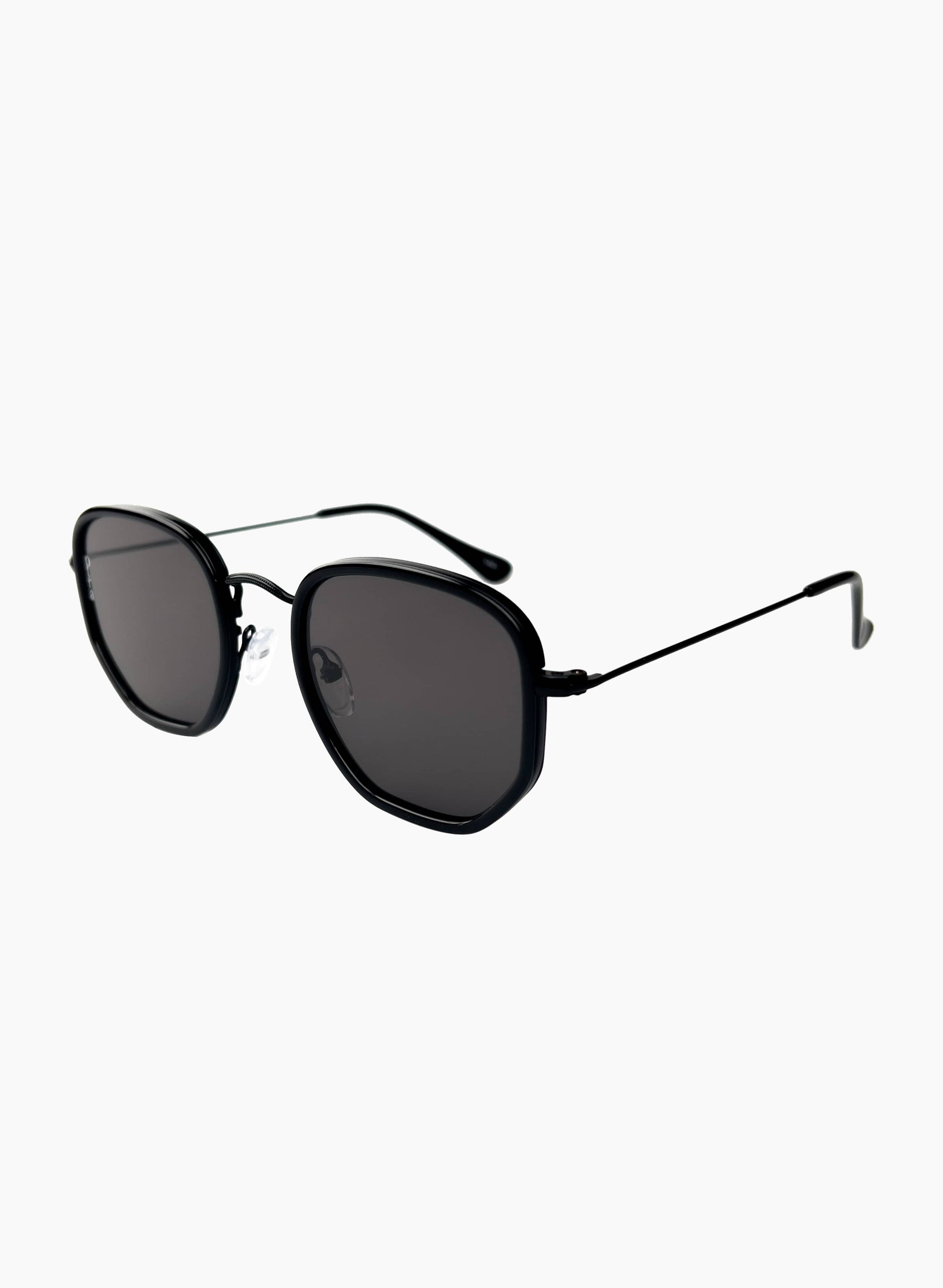 Rectangular Tate glasses in black lenses with black frame