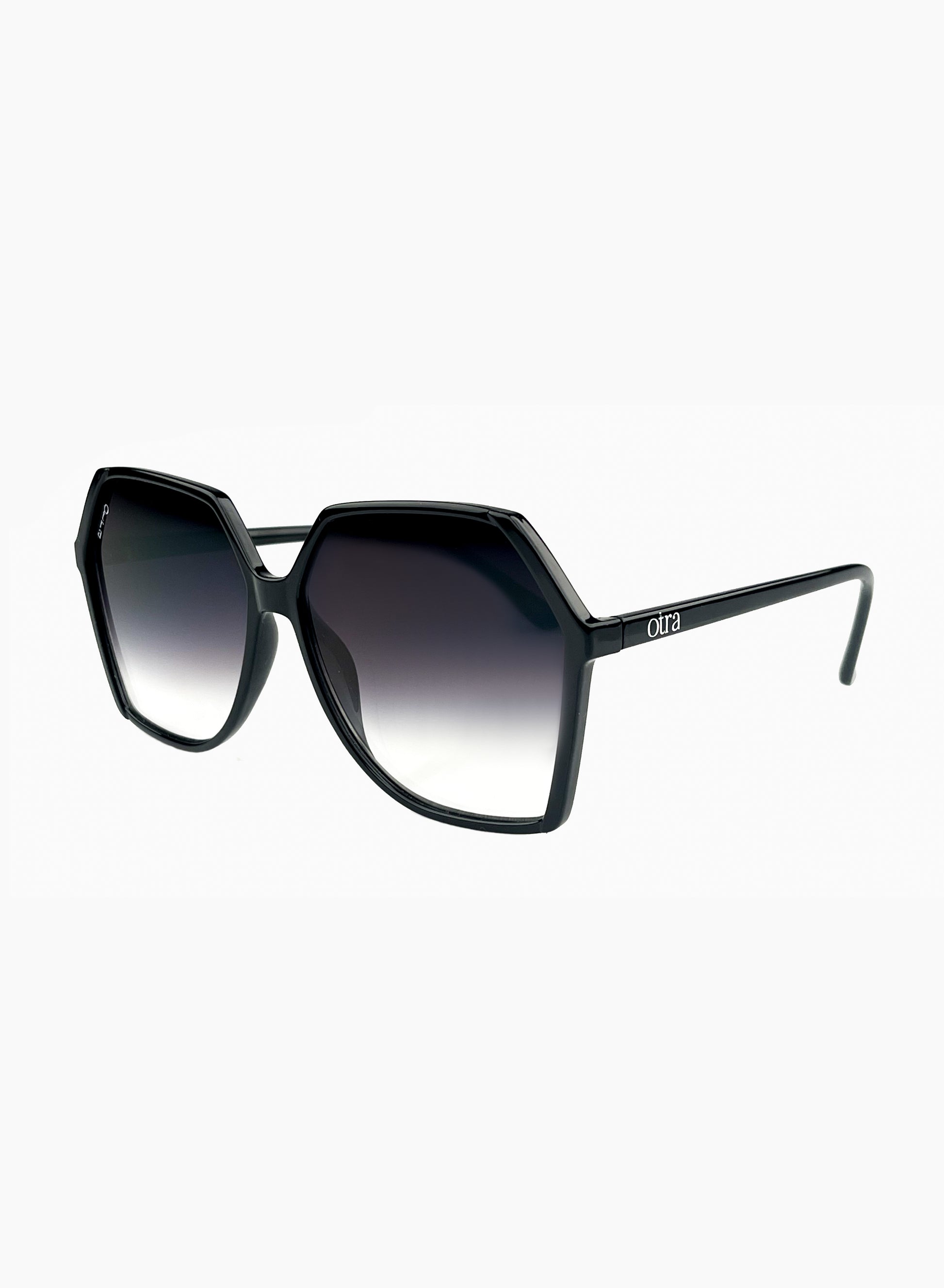 Side view of Virgo oversized sunglasses in black 