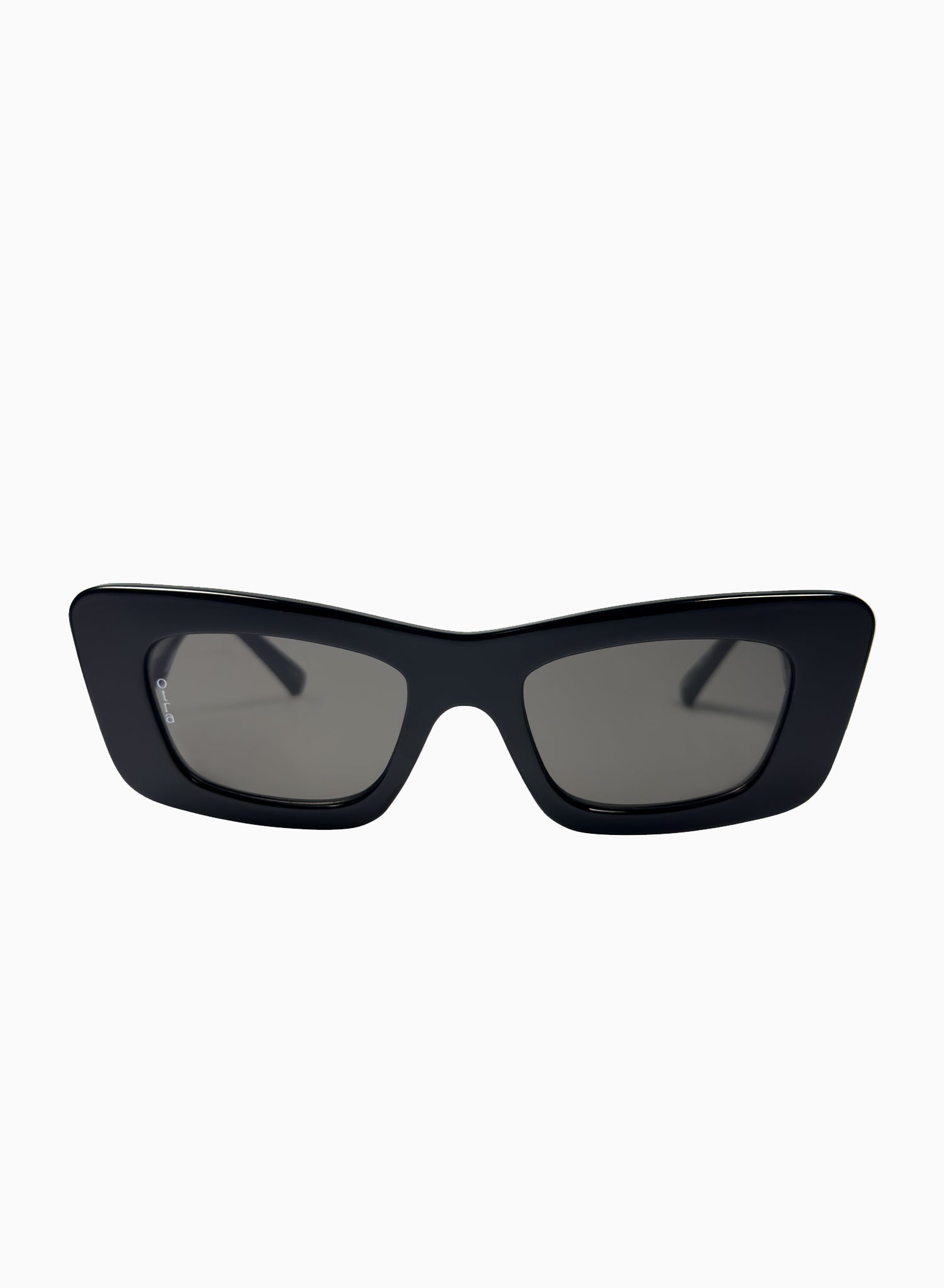 Zoe thick cat eye sunglasses in black